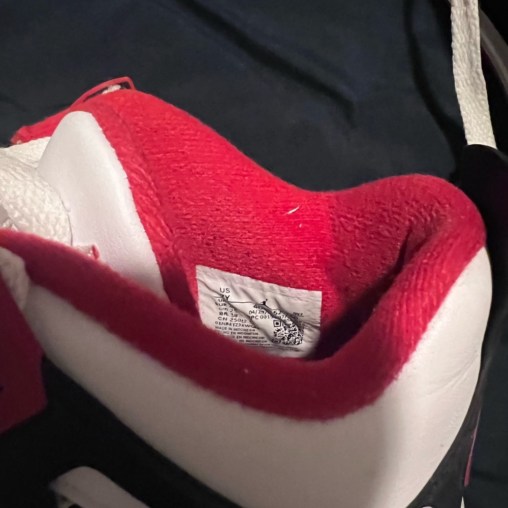 Jordan 4 - Picture 5 of 5